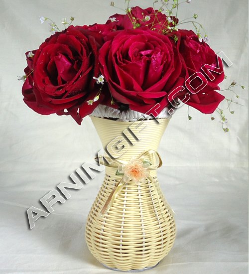 Send Red Rose With Vase to Bangladesh, Send gifts to Bangladesh