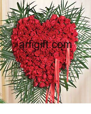 Send Heart Rose with 200 Pcs Red Roses to Bangladesh, Send gifts to Bangladesh