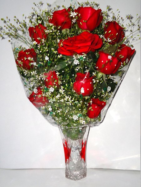 Send 12 Rose with Vase to Bangladesh, Send gifts to Bangladesh