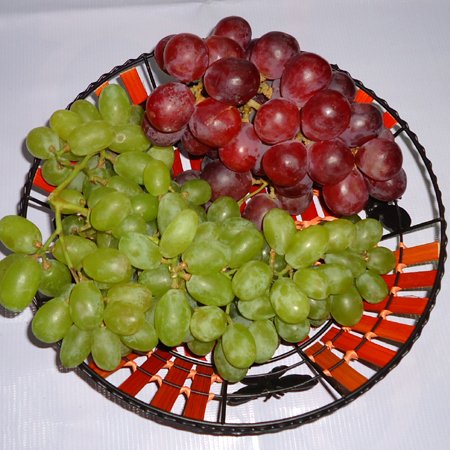 Send 2kg Grapes to Bangladesh, Send gifts to Bangladesh